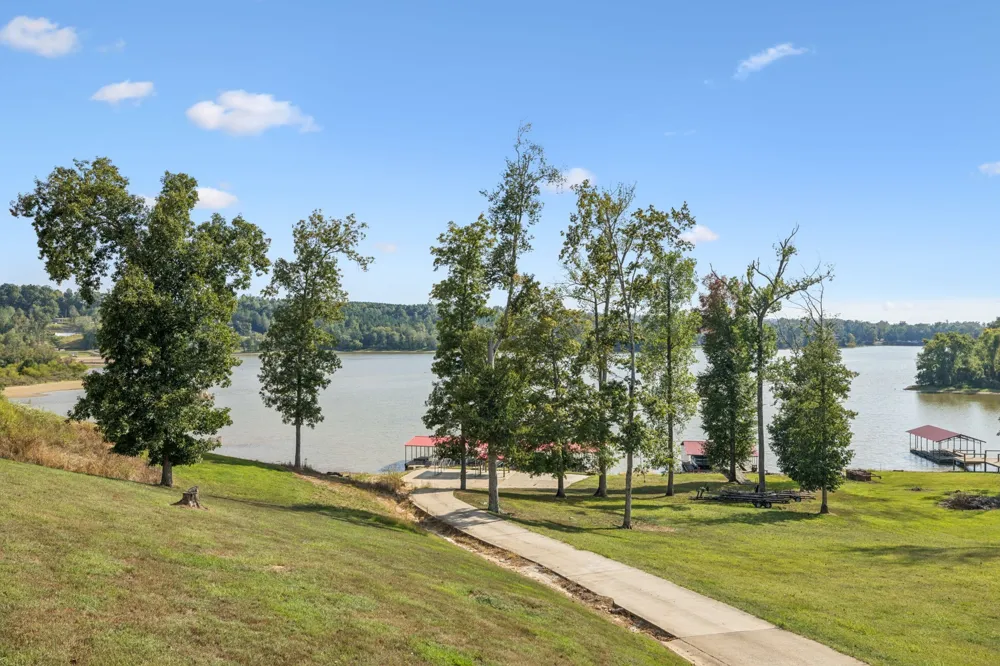 824 Driftwood Dr Lobelville, TN 37097