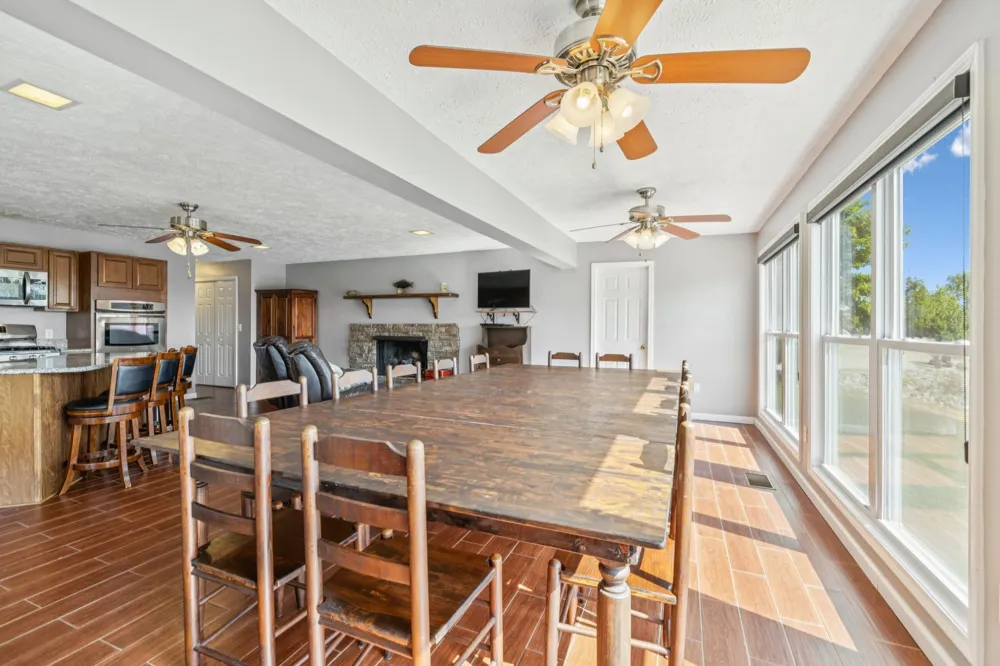 824 Driftwood Dr Lobelville, TN 37097