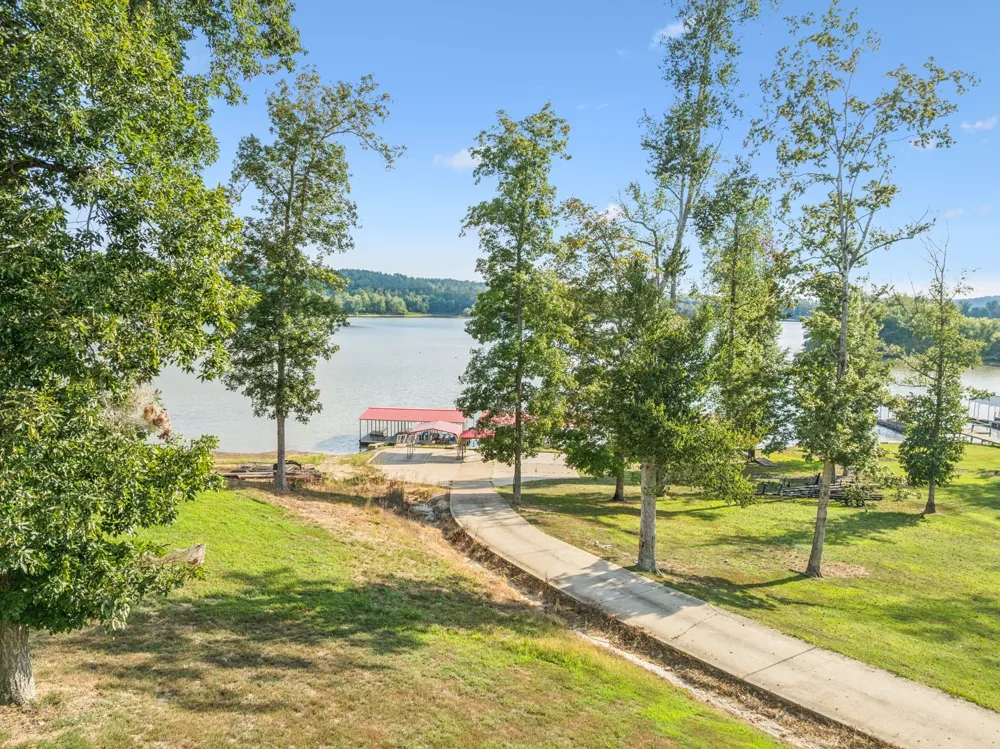 824 Driftwood Dr Lobelville, TN 37097