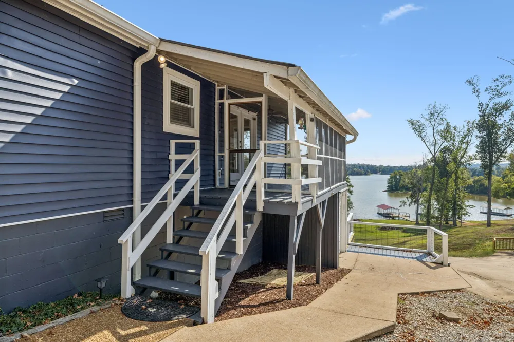 824 Driftwood Dr Lobelville, TN 37097
