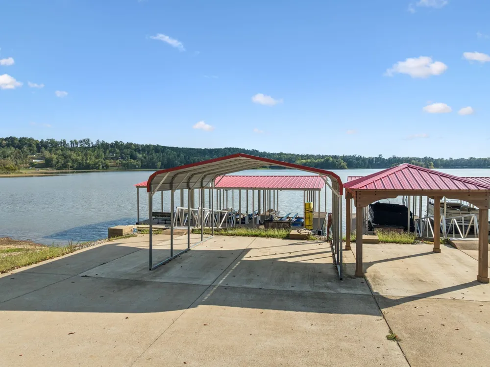 824 Driftwood Dr Lobelville, TN 37097
