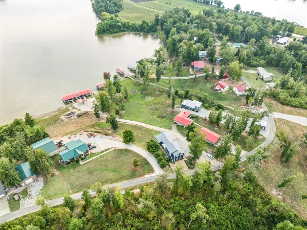 824 Driftwood Dr Lobelville, TN 37097