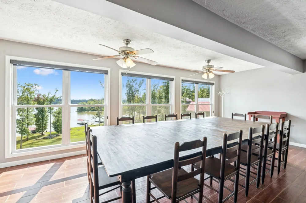 824 Driftwood Dr Lobelville, TN 37097