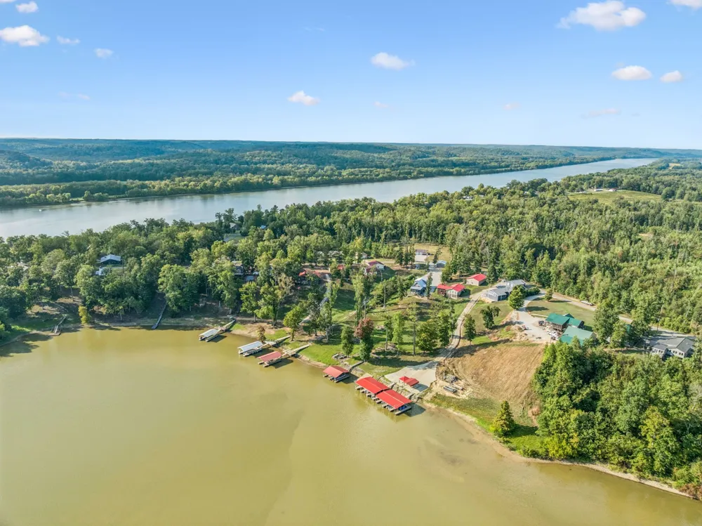 824 Driftwood Dr Lobelville, TN 37097