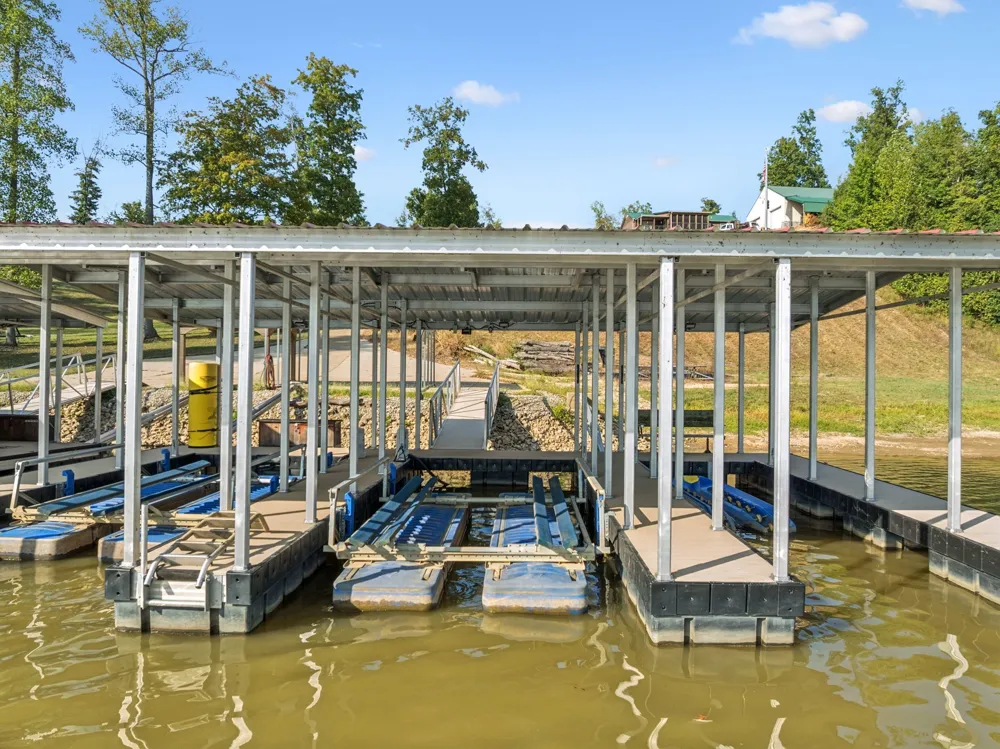 824 Driftwood Dr Lobelville, TN 37097