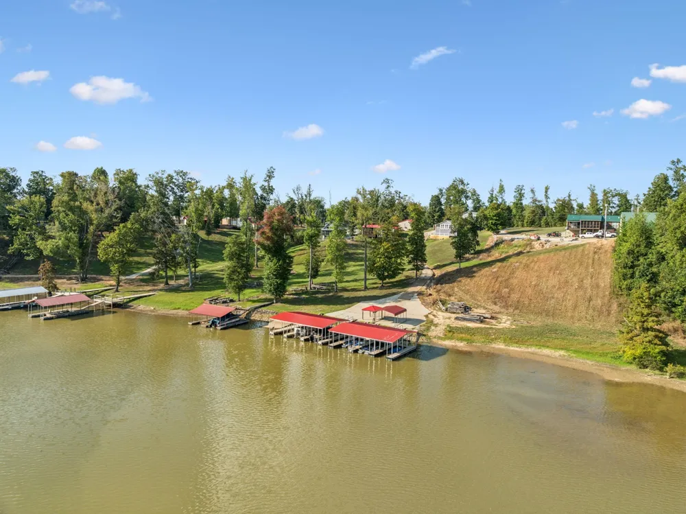 824 Driftwood Dr Lobelville, TN 37097