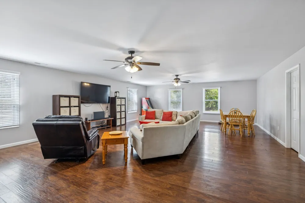 824 Driftwood Dr Lobelville, TN 37097