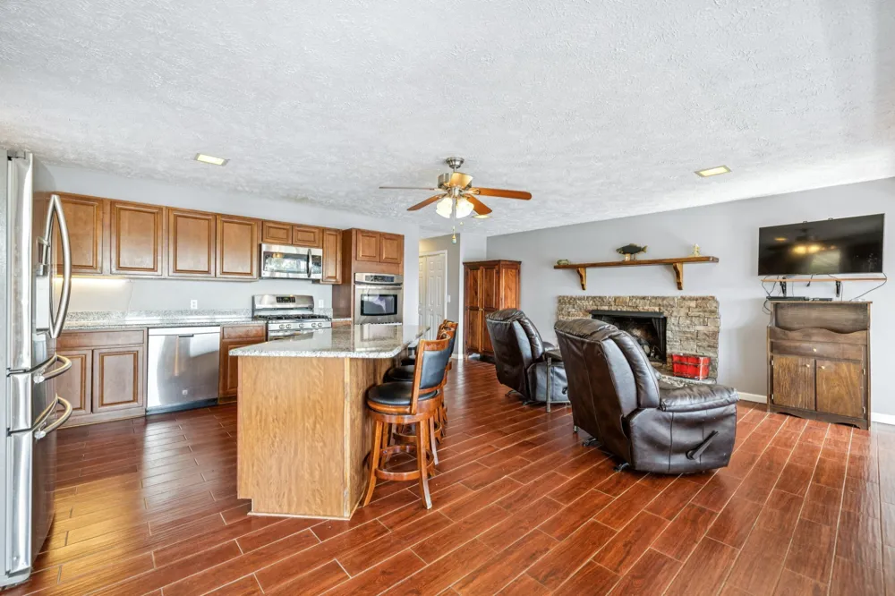 824 Driftwood Dr Lobelville, TN 37097