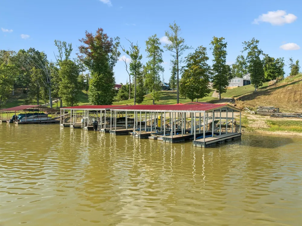 824 Driftwood Dr Lobelville, TN 37097