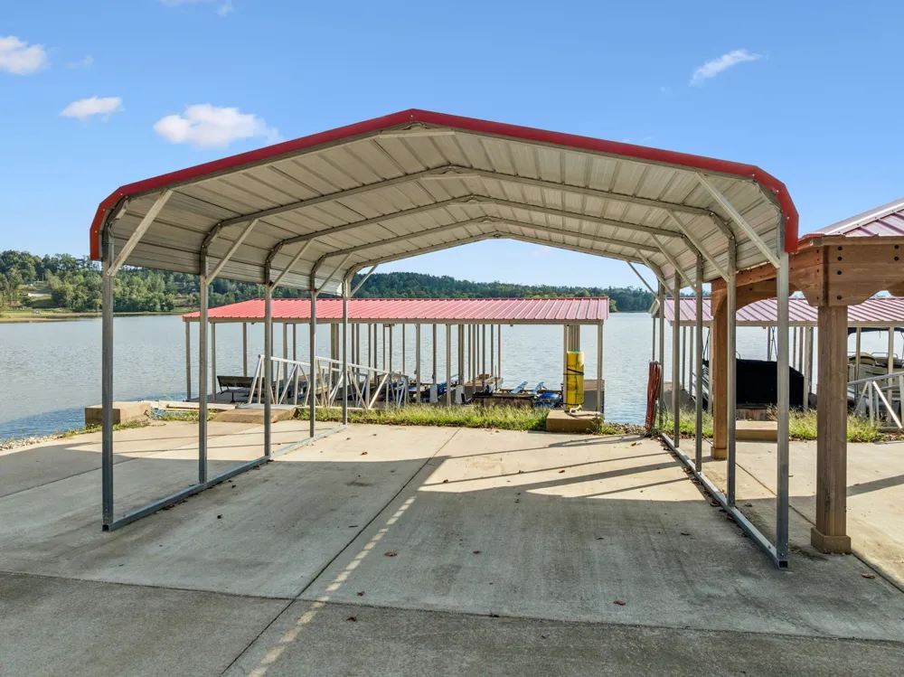 824 Driftwood Dr Lobelville, TN 37097