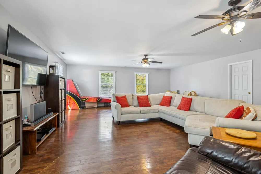 824 Driftwood Dr Lobelville, TN 37097