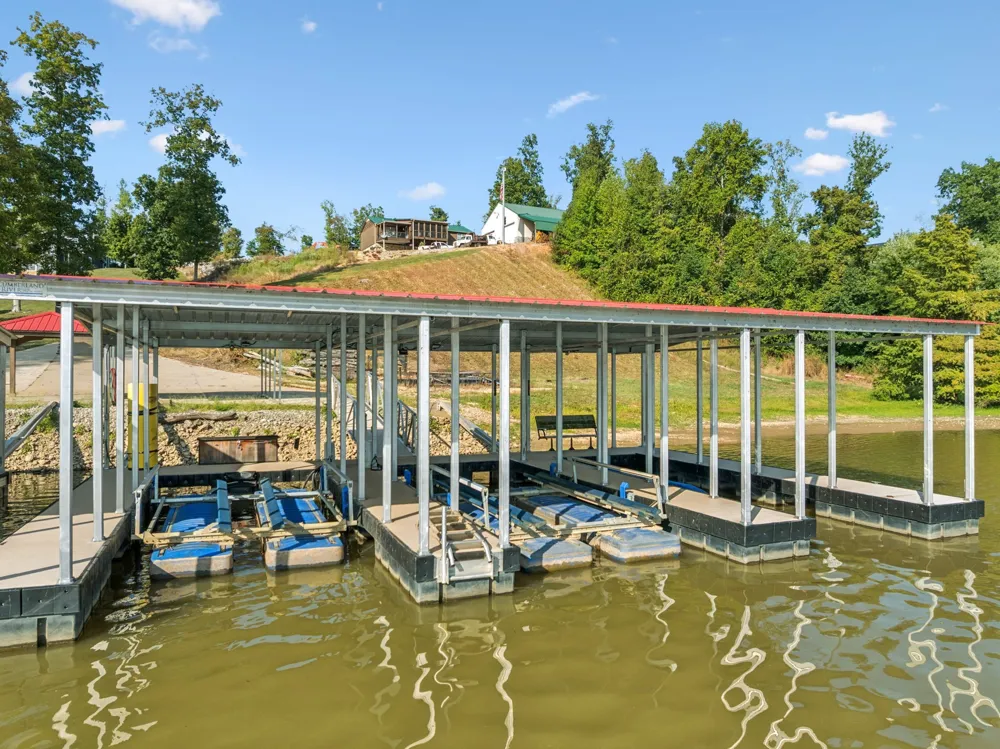 824 Driftwood Dr Lobelville, TN 37097