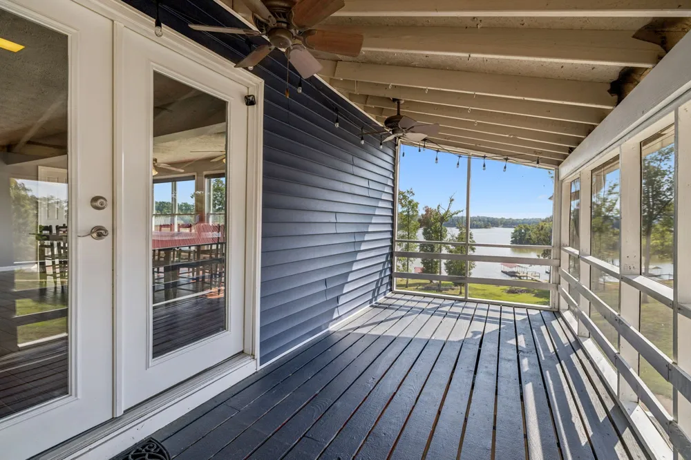 824 Driftwood Dr Lobelville, TN 37097