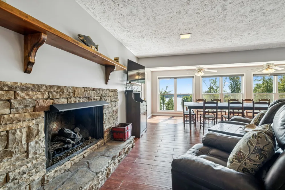 824 Driftwood Dr Lobelville, TN 37097