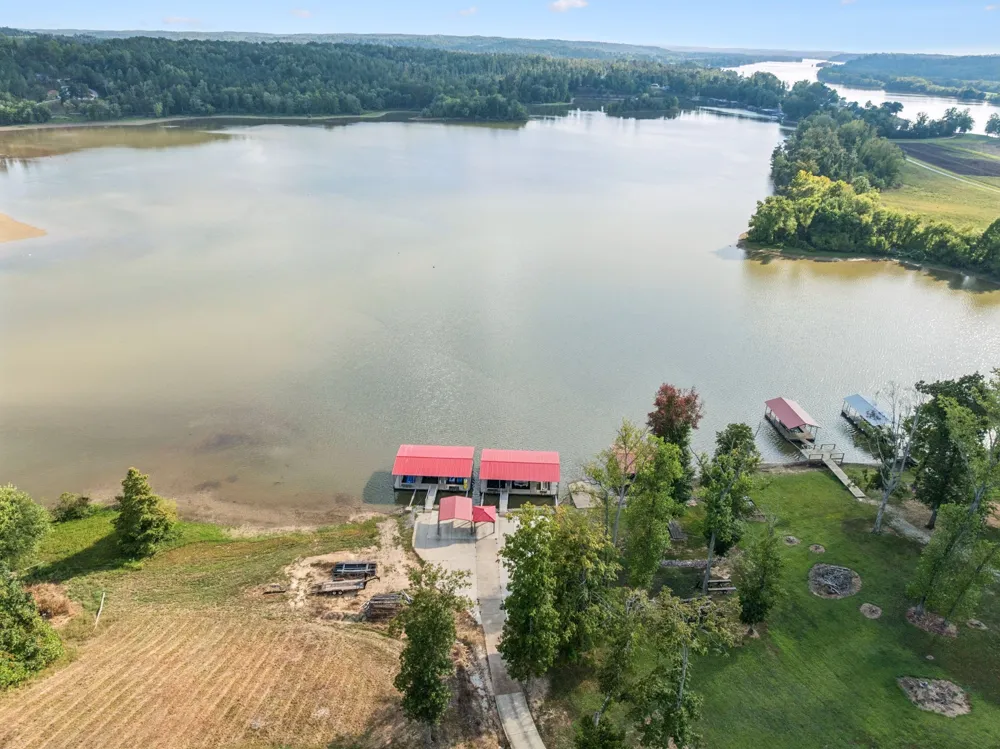 824 Driftwood Dr Lobelville, TN 37097