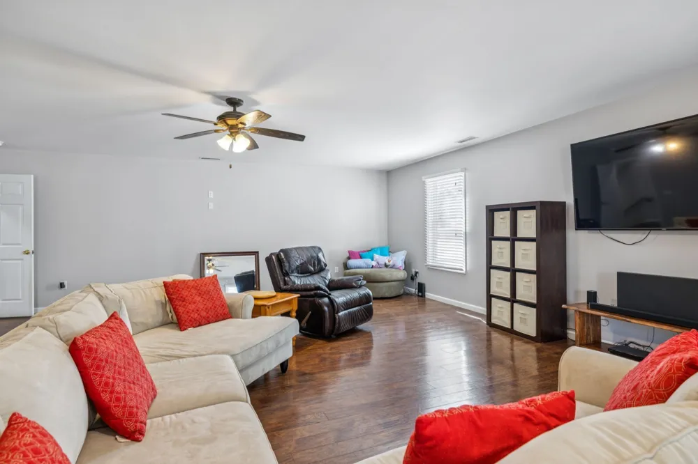 824 Driftwood Dr Lobelville, TN 37097