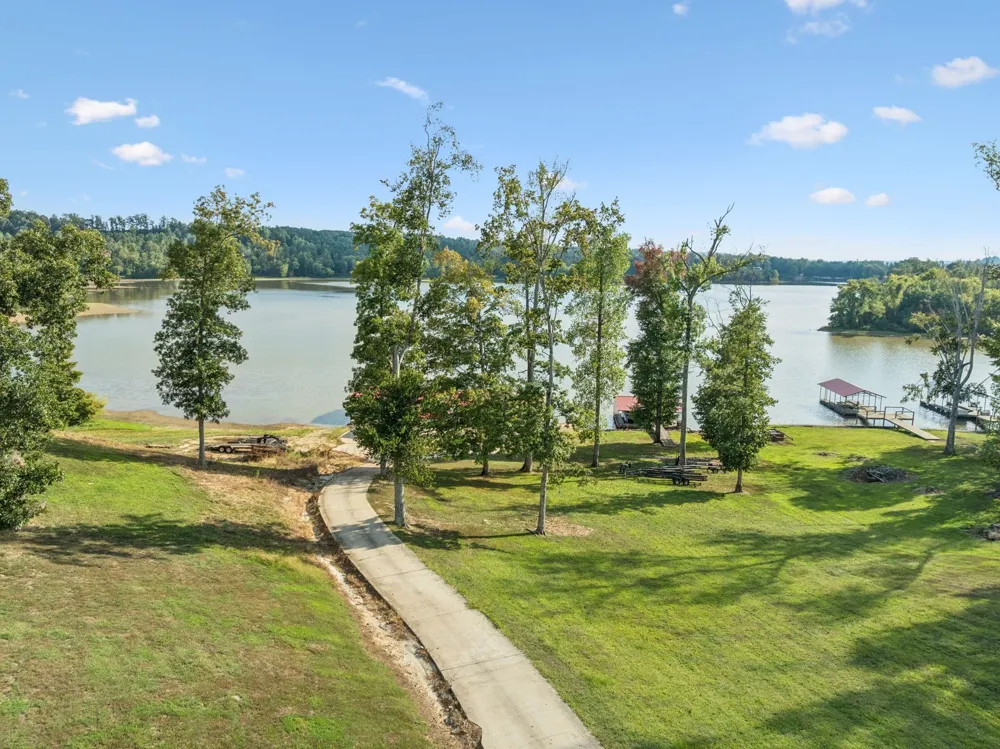 824 Driftwood Dr Lobelville, TN 37097