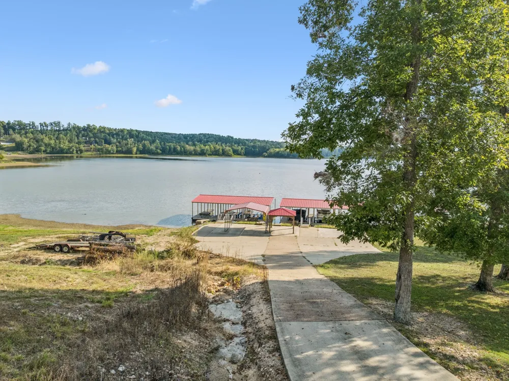 824 Driftwood Dr Lobelville, TN 37097