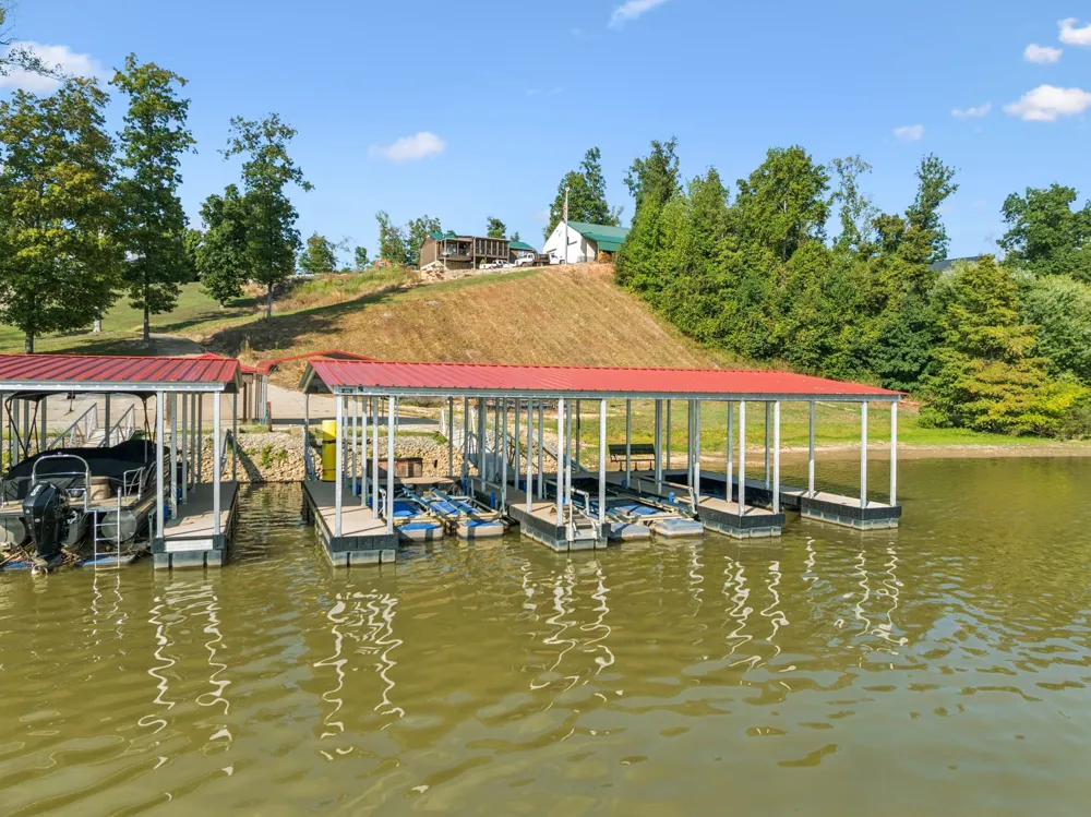 824 Driftwood Dr Lobelville, TN 37097