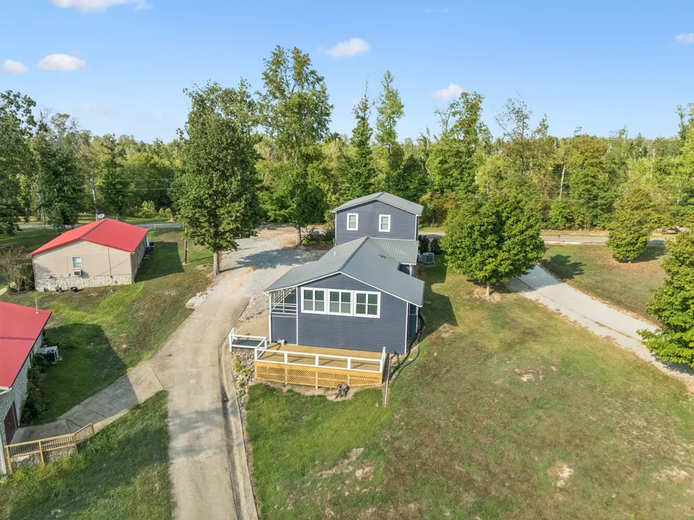 824 Driftwood Dr Lobelville, TN 37097
