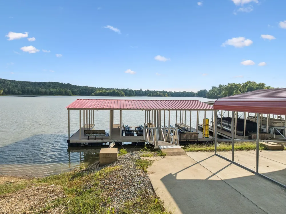 824 Driftwood Dr Lobelville, TN 37097