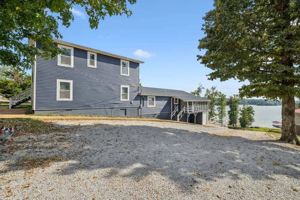 824 Driftwood Dr Lobelville, TN 37097