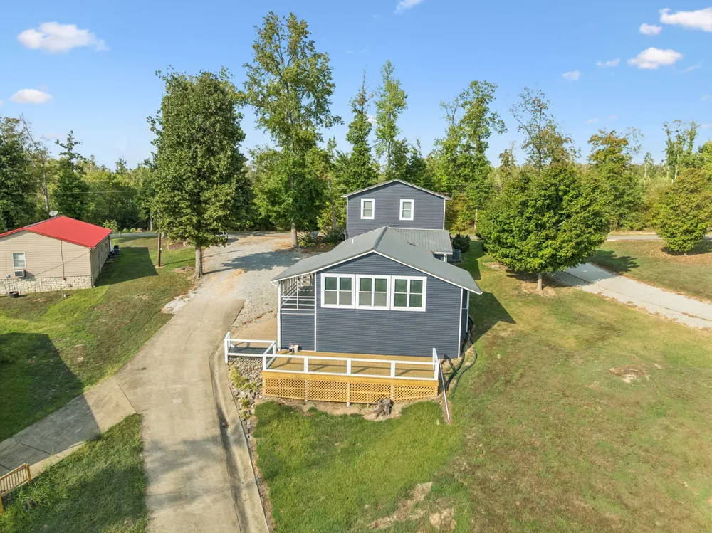 824 Driftwood Dr Lobelville, TN 37097