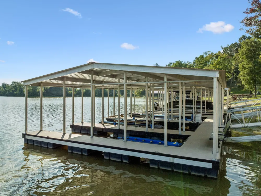 824 Driftwood Dr Lobelville, TN 37097
