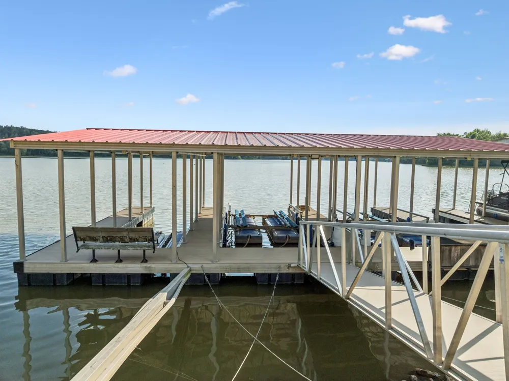 824 Driftwood Dr Lobelville, TN 37097