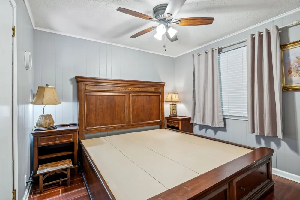 824 Driftwood Dr Lobelville, TN 37097