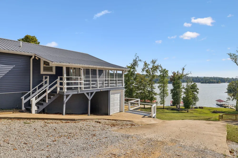 824 Driftwood Dr Lobelville, TN 37097