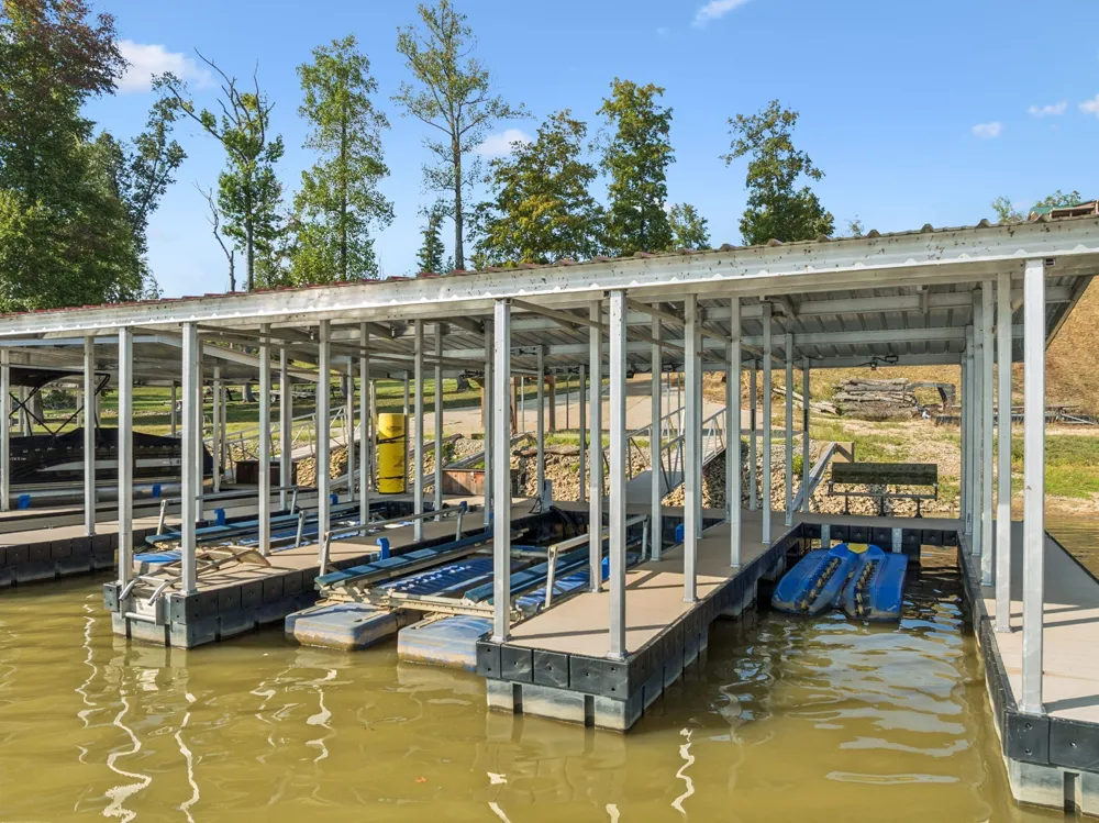 824 Driftwood Dr Lobelville, TN 37097