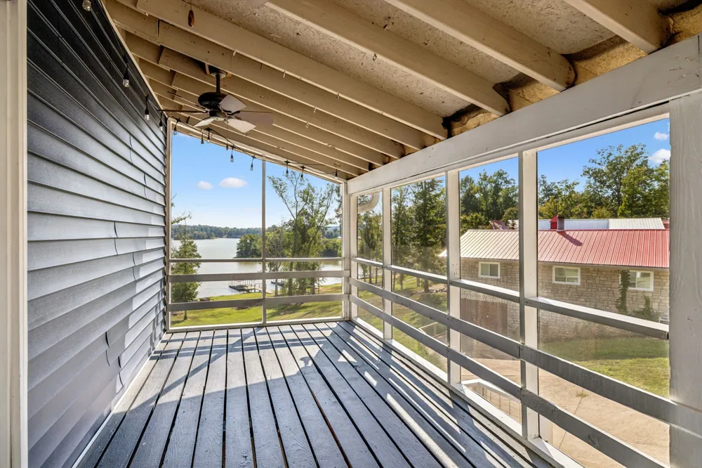 824 Driftwood Dr Lobelville, TN 37097