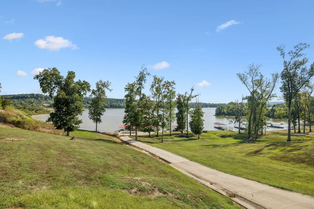 824 Driftwood Dr Lobelville, TN 37097
