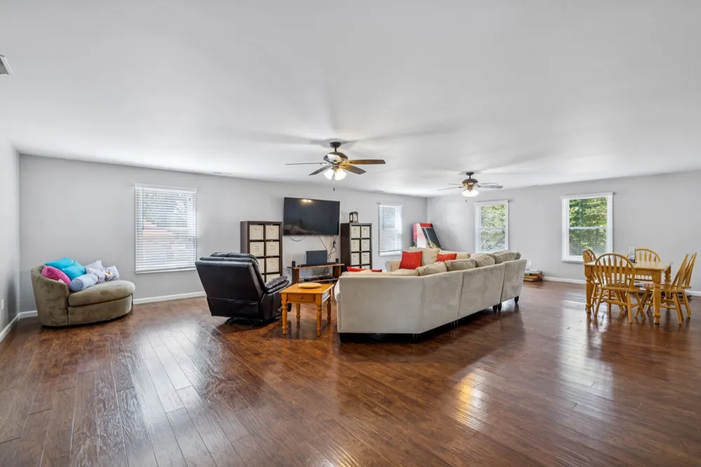 824 Driftwood Dr Lobelville, TN 37097