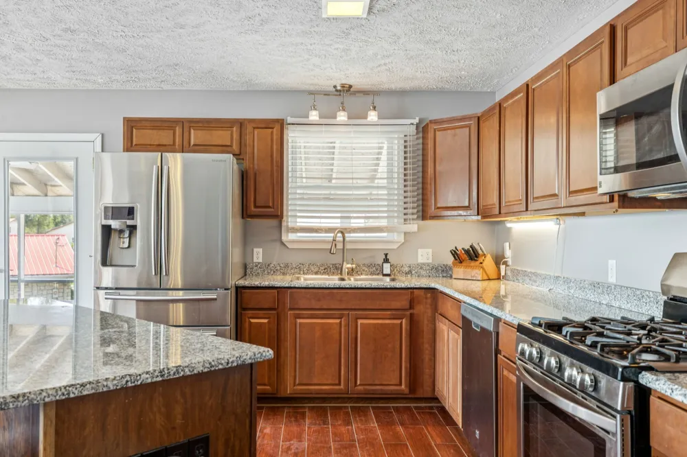824 Driftwood Dr Lobelville, TN 37097