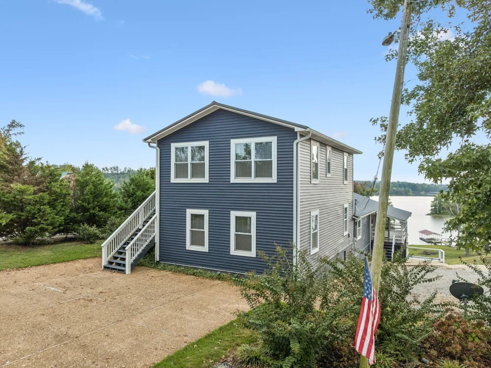824 Driftwood Dr Lobelville, TN 37097