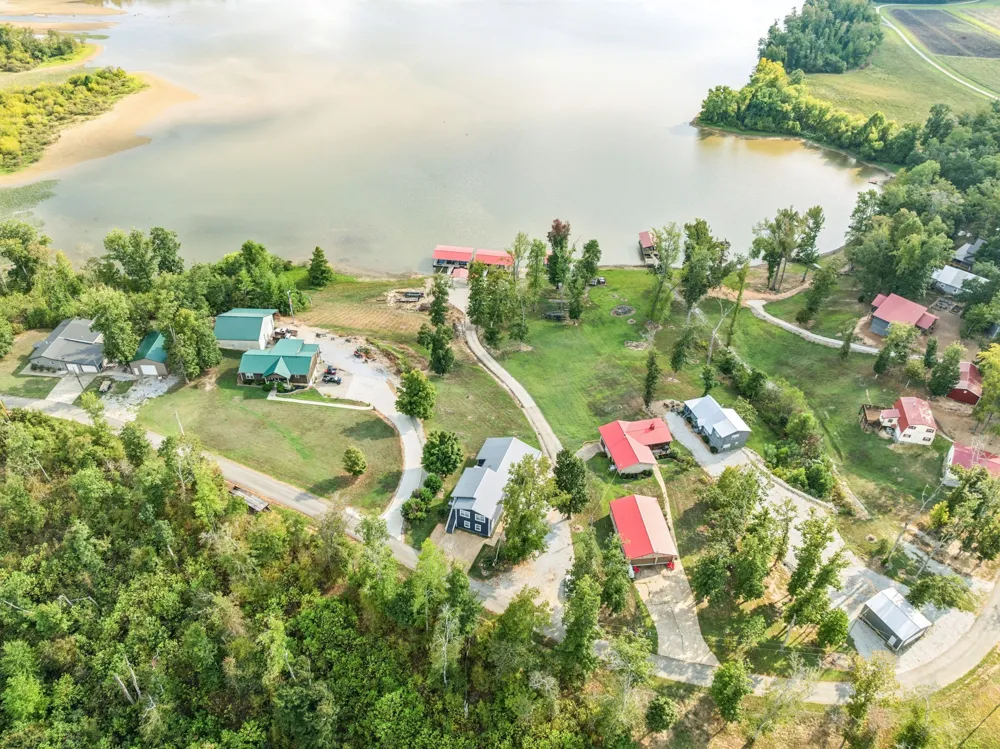 824 Driftwood Dr Lobelville, TN 37097