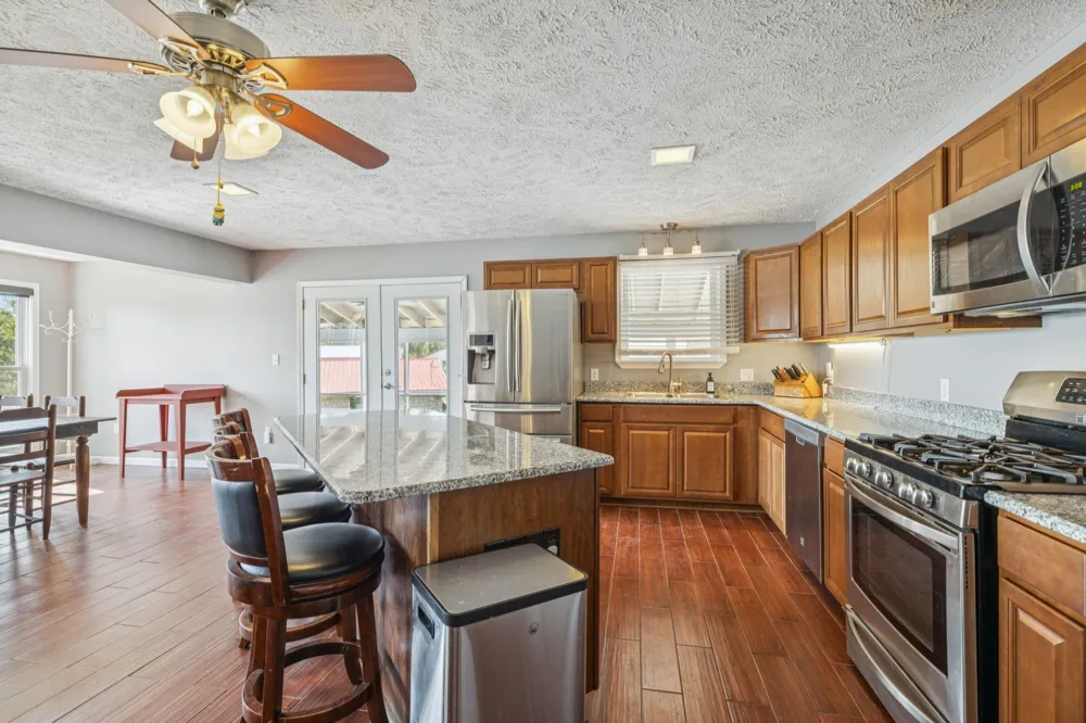 824 Driftwood Dr Lobelville, TN 37097