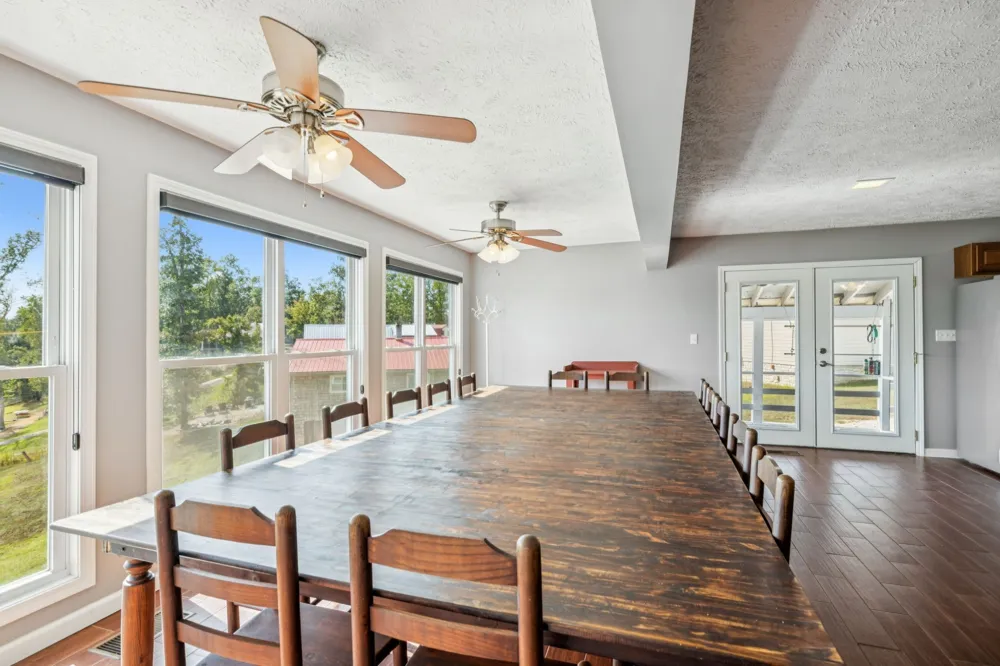 824 Driftwood Dr Lobelville, TN 37097