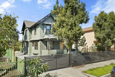 2745 Kenwood Avenue