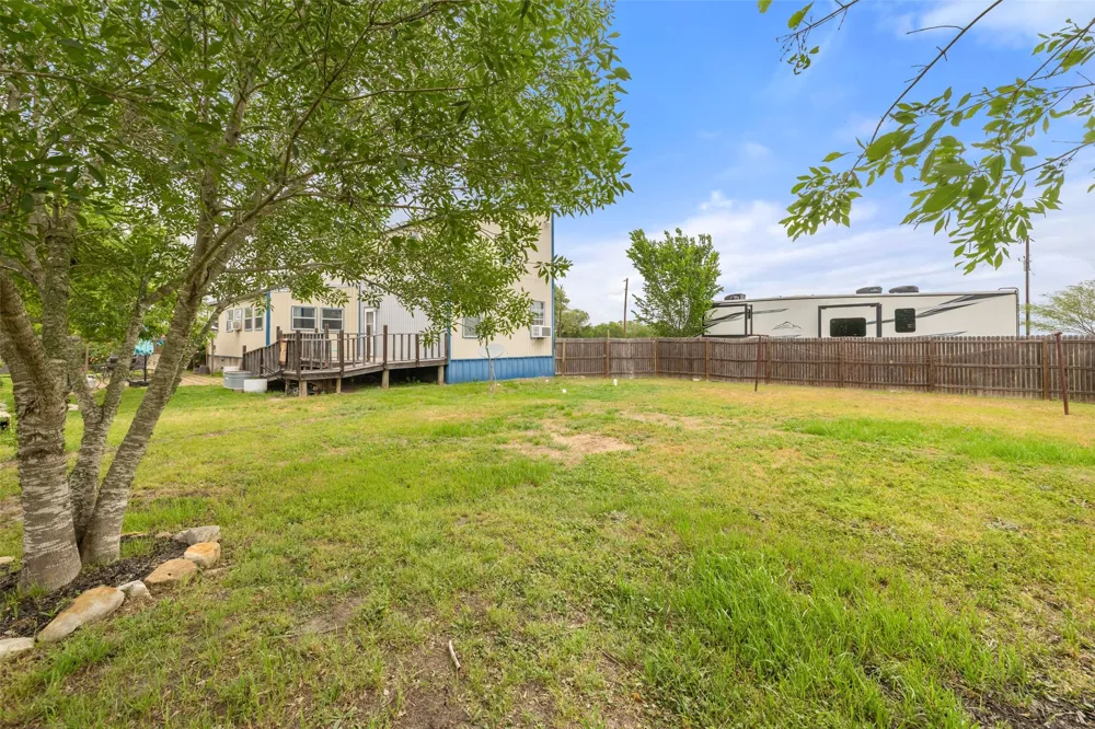 3210 County Road 226 Giddings, TX 78942