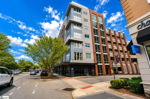 100 E Washington Street #Apt 32