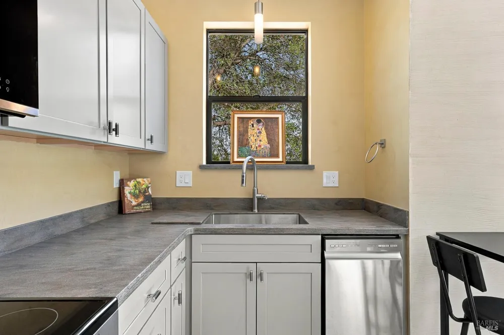1091 Maple Avenue Ukiah, CA 95482