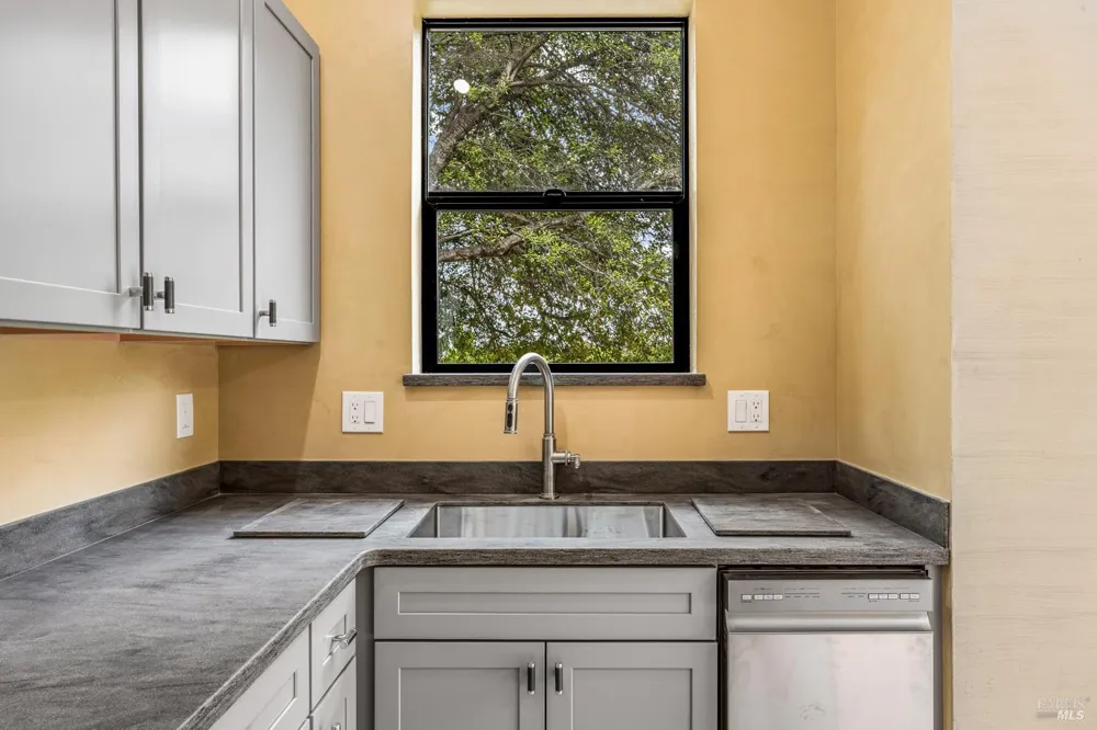 1091 Maple Avenue Ukiah, CA 95482