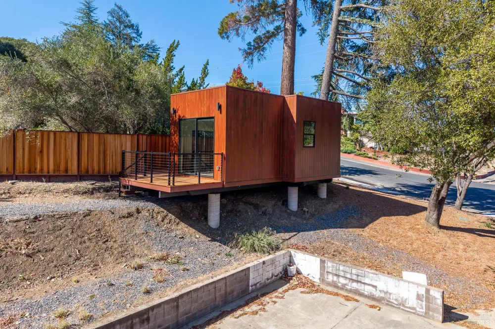 1091 Maple Avenue Ukiah, CA 95482