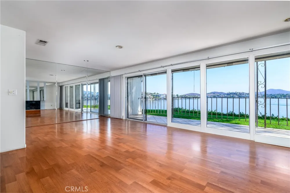 22054 Treasure Island Canyon Lake, CA 92587