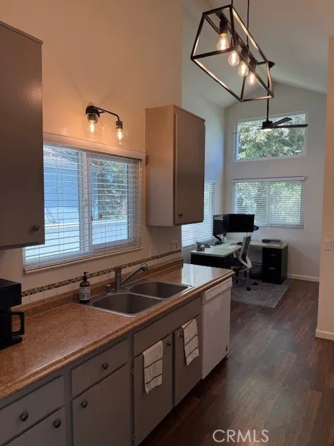 700 E Lake Drive #52 Orange, CA 92866