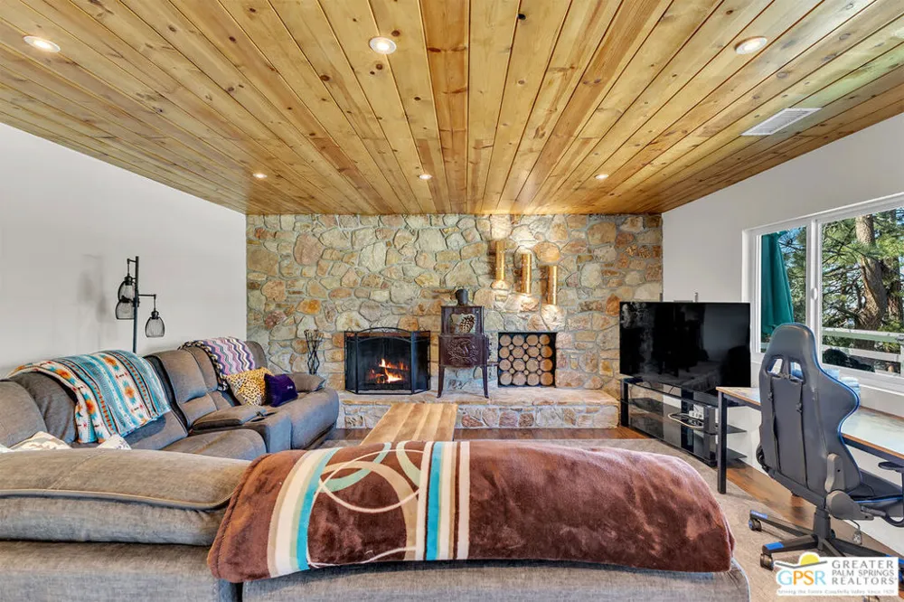23971 Skyview Drive Idyllwild, CA 92549