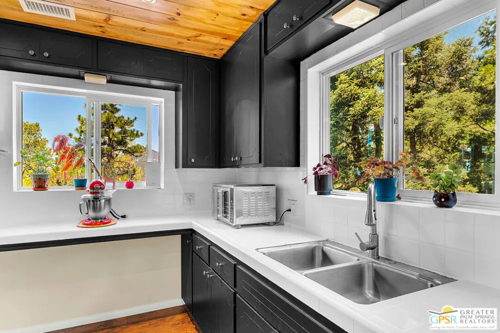 23971 Skyview Drive Idyllwild, CA 92549